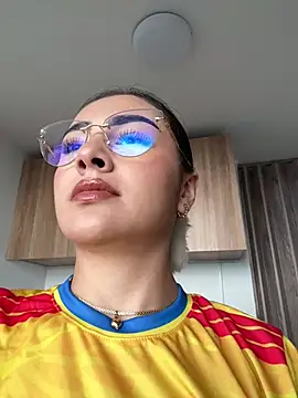 Snapshot of IslaCole chatting on June 17, 9:49 pm IslaCole online show from June 17, 9:49 pm