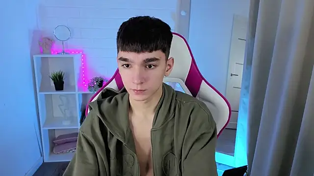 Snapshot of YamiTwink chatting on November 22, 5:39 am YamiTwink online show from November 22, 5:39 am