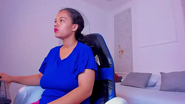 Snapshot of agata18_ chatting on July 11, 1:14 pm agata18 online show from July 11, 1:14 pm