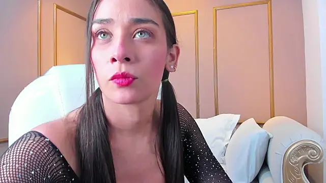 Snapshot of NahimiThompson chatting on November 15, 8:05 pm NahimiThompson online show from November 15, 8:05 pm