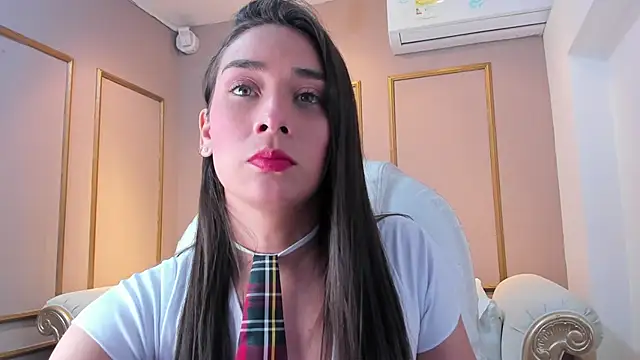 Snapshot of NahimiThompson chatting on November 21, 7:45 pm NahimiThompson online show from November 21, 7:45 pm