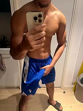 bigDickParis92 online show from October 26, 3:51 pm