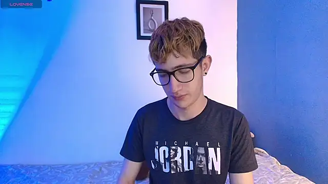 Snapshot of Erick_Taylor3 chatting on June 6, 7:29 pm Erick Taylor3 online show from June 6, 7:29 pm