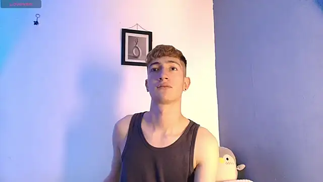 Snapshot of Erick_Taylor3 chatting on June 11, 8:07 pm Erick Taylor3 online show from June 11, 8:07 pm