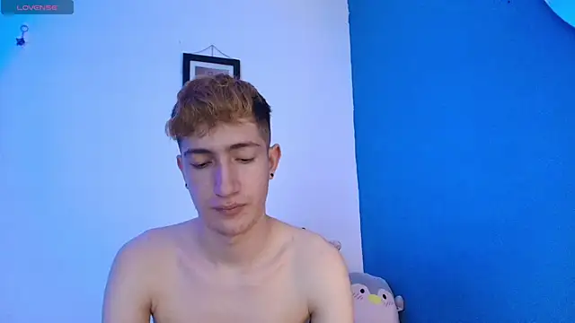 Snapshot of Erick_Taylor3 chatting on June 12, 8:41 pm Erick Taylor3 online show from June 12, 8:41 pm