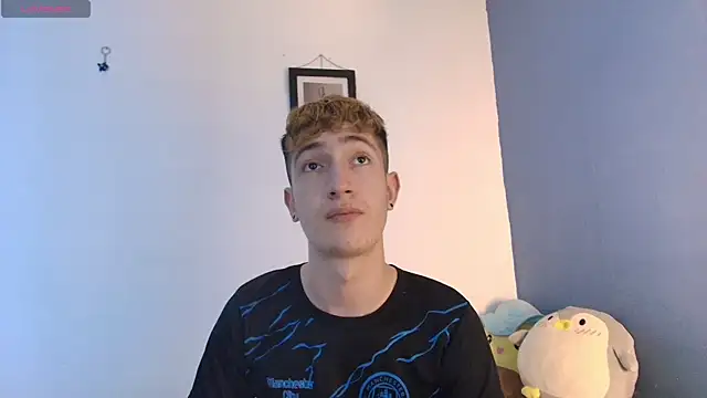 Snapshot of Erick_Taylor3 chatting on June 14, 9:06 pm Erick Taylor3 online show from June 14, 9:06 pm