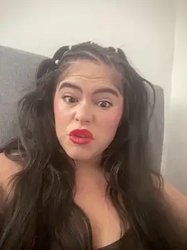 Snapshot of alahia66 chatting on December 19, 1:18 pm alahia66 online show from December 19, 1:18 pm