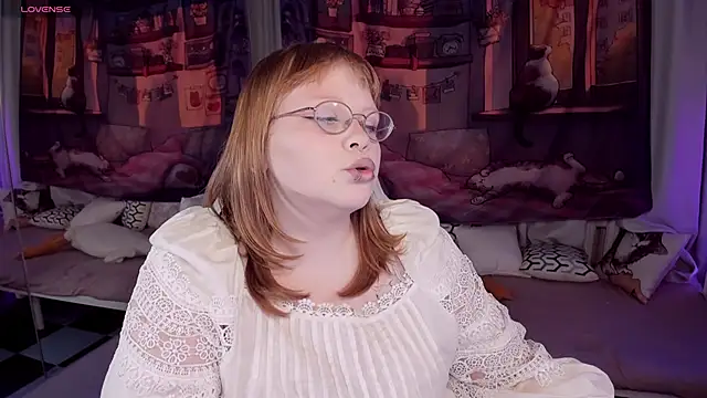 Snapshot of LottieReed chatting on January 16, 4:44 pm LottieReed online show from January 16, 4:44 pm