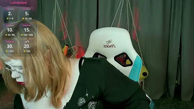 Snapshot of LottieReed chatting on February 17, 6:58 pm LottieReed online show from February 17, 6:58 pm