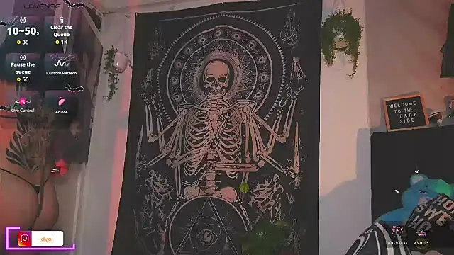 Dalia Vorhees online show from December 4, 1:15 am