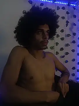 Snapshot of aaron_play chatting on November 5, 1:55 pm aaron play online show from November 5, 1:55 pm