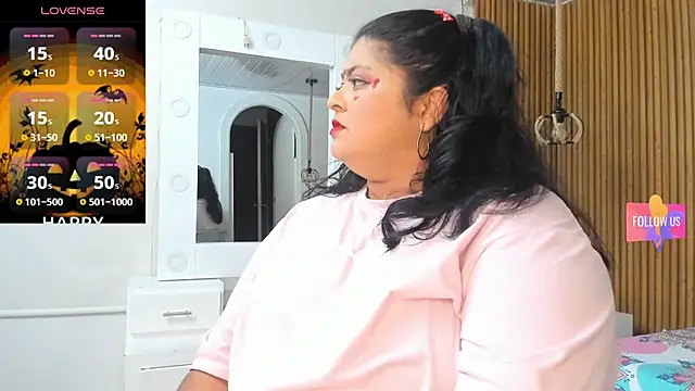 Snapshot of Hanna_curvy_ chatting on October 29, 11:23 am Hanna curvy online show from October 29, 11:23 am