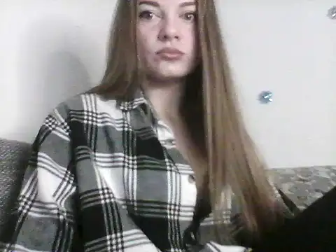 EllaMoonlight online show from November 6, 9:15 pm