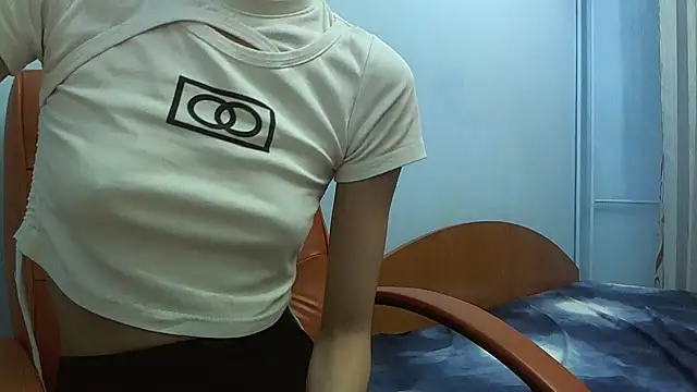 Snapshot of andreea713 chatting on November 14, 5:33 pm andreea713 online show from November 14, 5:33 pm