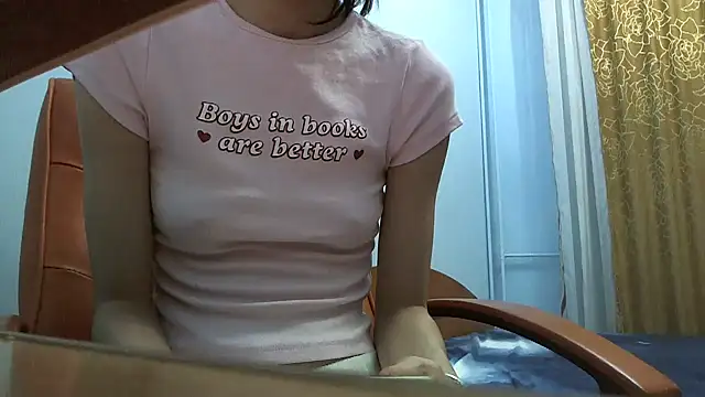 Snapshot of andreea713 chatting on February 5, 2:43 pm andreea713 online show from February 5, 2:43 pm