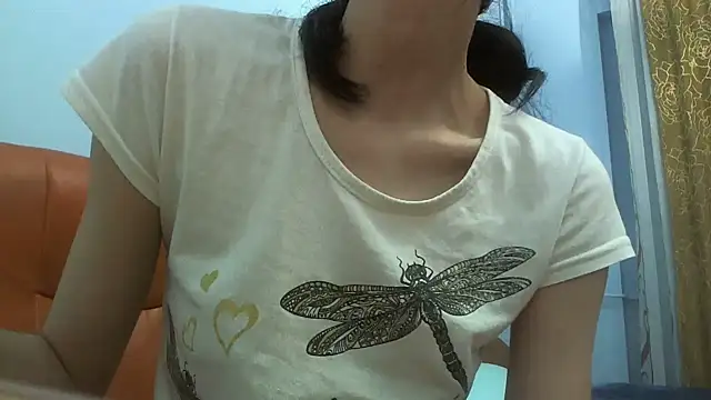 Snapshot of andreea713 chatting on February 12, 4:35 pm andreea713 online show from February 12, 4:35 pm