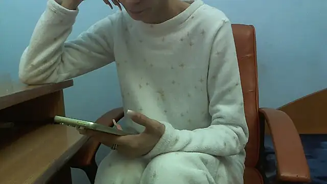 Snapshot of andreea713 chatting on February 16, 2:57 pm andreea713 online show from February 16, 2:57 pm