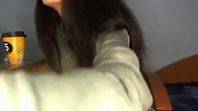 Snapshot of andreea713 chatting on February 18, 12:12 pm andreea713 online show from February 18, 12:12 pm