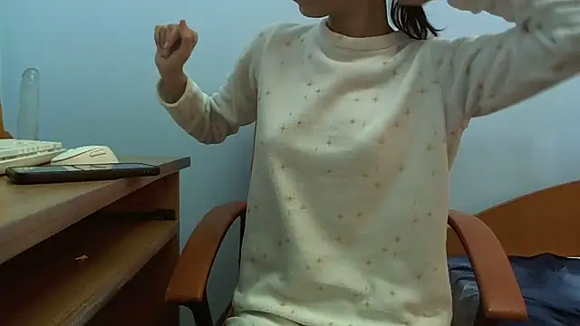 Snapshot of andreea713 chatting on March 8, 3:05 pm andreea713 online show from March 8, 3:05 pm