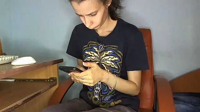 Snapshot of andreea713 chatting on March 12, 3:40 pm andreea713 online show from March 12, 3:40 pm