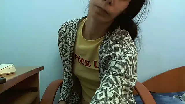 Snapshot of andreea713 chatting on March 14, 1:38 pm andreea713 online show from March 14, 1:38 pm