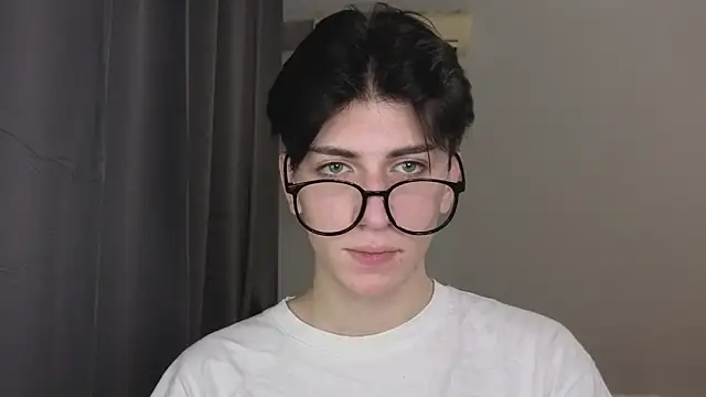 Oliver star boy  online show from November 15, 3:08 pm