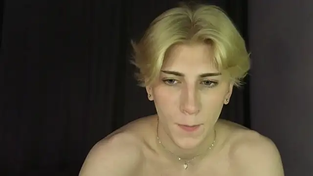 Snapshot of Oliver_star_boy_ chatting on May 9, 6:02 pm Oliver star boy online show from May 9, 6:02 pm