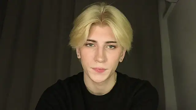 Snapshot of Oliver_star_boy_ chatting on May 11, 5:54 pm Oliver star boy online show from May 11, 5:54 pm
