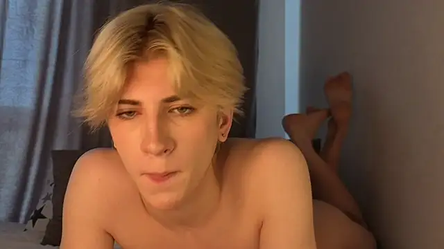 Snapshot of Oliver_star_boy_ chatting on June 2, 8:27 am Oliver star boy online show from June 2, 8:27 am