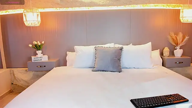 AmyColman  online show from March 4, 12:11 pm