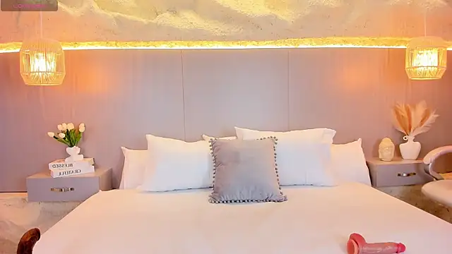 AmyColman  online show from March 6, 12:12 pm