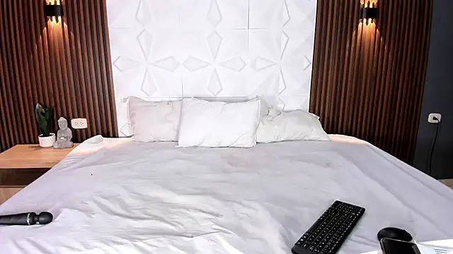 Snapshot of AmyColman_ chatting on June 6, 12:21 pm AmyColman online show from June 6, 12:21 pm