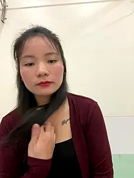 Bee Yellow00 online show from October 24, 4:53 am