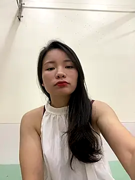 Bee Yellow00 online show from November 26, 4:35 am