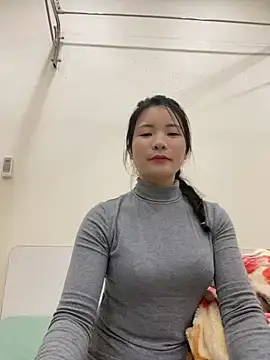 Bee Yellow00 online show from December 2, 4:29 am