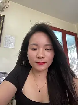 Bee Yellow00 online show from June 2, 6:04 am