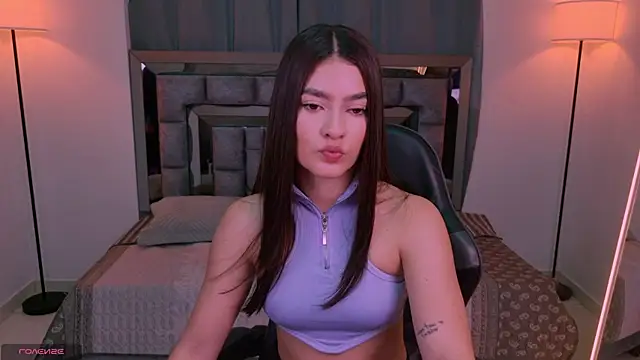 Snapshot of Bella_Clark2 chatting on May 29, 8:40 pm Bella Clark2 online show from May 29, 8:40 pm