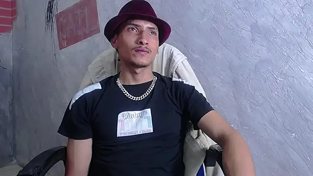 SavageLover  online show from December 19, 4:08 am