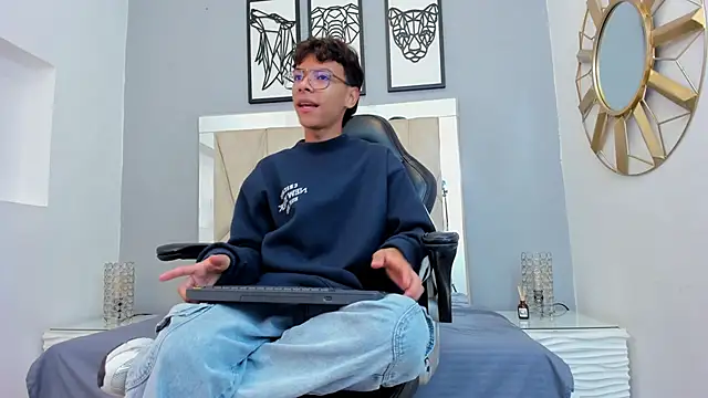 Snapshot of adams_bobby chatting on November 25, 11:21 am adams bobby online show from November 25, 11:21 am