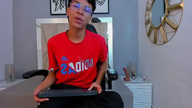 Snapshot of adams_bobby chatting on December 5, 11:52 am adams bobby online show from December 5, 11:52 am