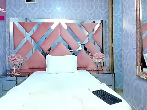 milkybaby  online show from October 27, 6:01 pm