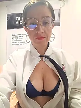 Snapshot of Valentina--1 chatting on May 16, 10:36 am Valentina--1 online show from May 16, 10:36 am