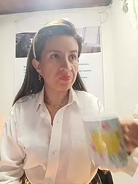 Snapshot of Valentina--1 chatting on May 23, 10:19 am Valentina--1 online show from May 23, 10:19 am