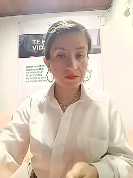 Snapshot of Valentina--1 chatting on May 27, 10:01 am Valentina--1 online show from May 27, 10:01 am