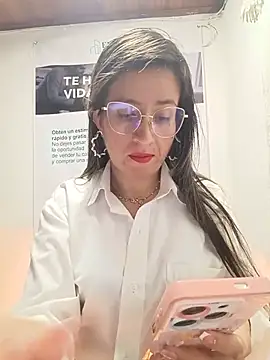Snapshot of Valentina--1 chatting on May 28, 10:23 am Valentina--1 online show from May 28, 10:23 am