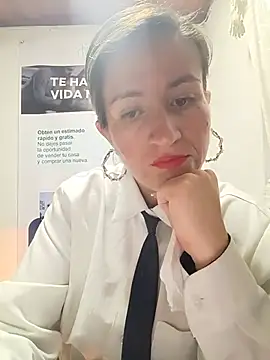 Snapshot of Valentina--1 chatting on June 4, 10:21 am Valentina--1 online show from June 4, 10:21 am