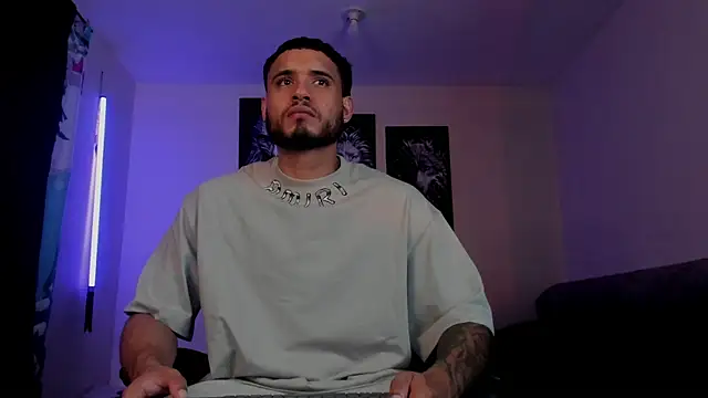 Snapshot of AUSTINN_TORRES chatting on January 6, 12:25 am AUSTINN TORRES online show from January 6, 12:25 am