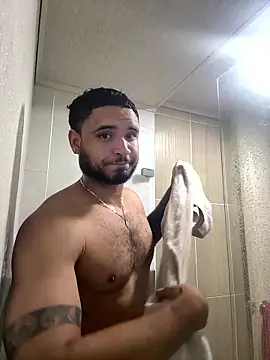 Snapshot of AUSTINN_TORRES chatting on January 9, 10:22 pm AUSTINN TORRES online show from January 9, 10:22 pm