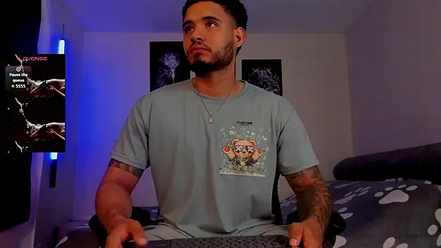 Snapshot of AUSTINN_TORRES chatting on February 2, 1:04 am AUSTINN TORRES online show from February 2, 1:04 am