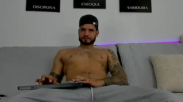 Snapshot of AUSTINN_TORRES chatting on June 23, 9:35 pm AUSTINN TORRES online show from June 23, 9:35 pm
